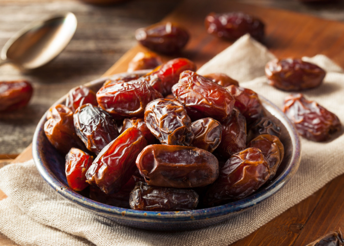 are dates poisonous to dogs