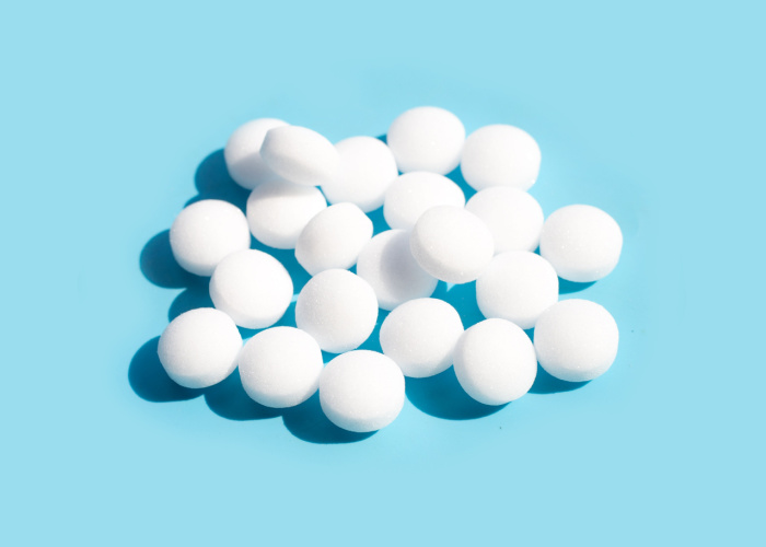 are mothballs harmful to dogs